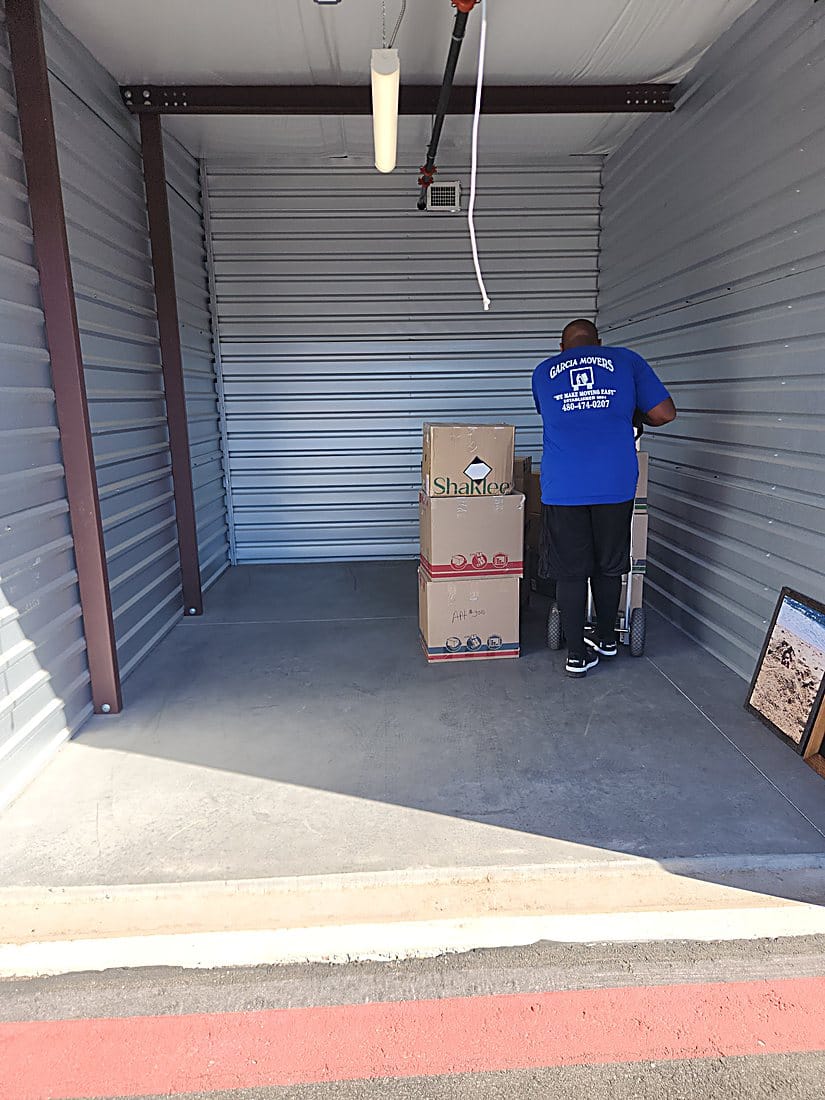 A Garcia mover carrying boxes on the job